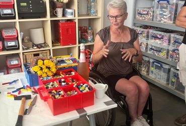 Die Lego-Oma Rita Ebel baut Rollstuhlrampen und ist Kult in Hanau
