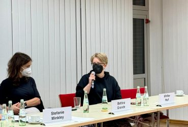 Unbekannt-Unverstanden-Unbehandelt: Erste Podiumsdiskussion zu ME/CFS in Hessen